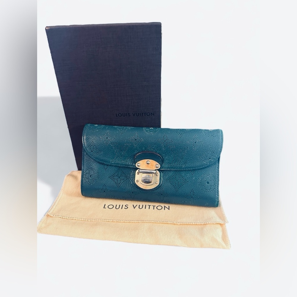 Authentic LOUIS VUITTON Monogram MAHINA Leather Green Wallet organizer With Box